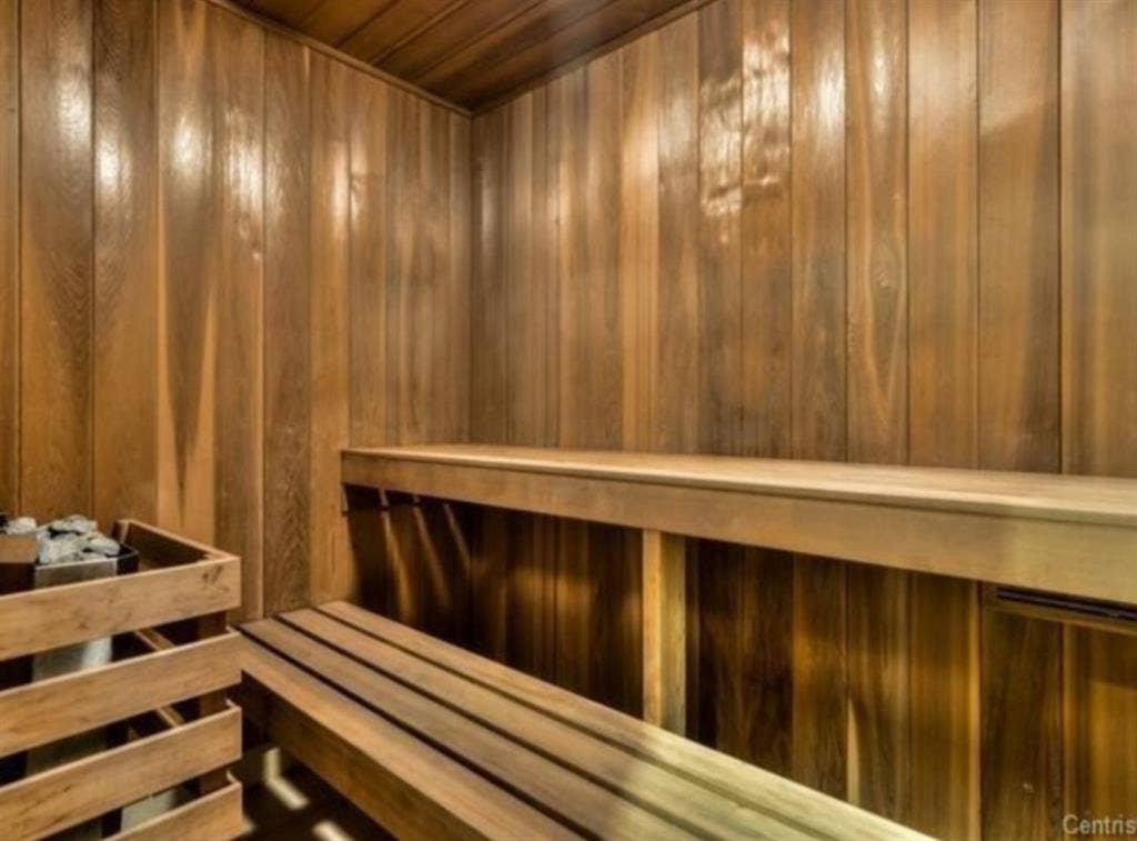 Looking for female tenant