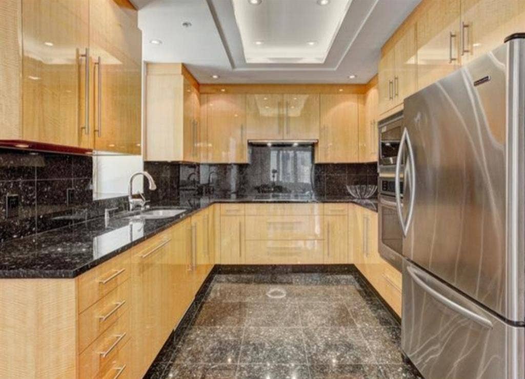 Looking for female tenant