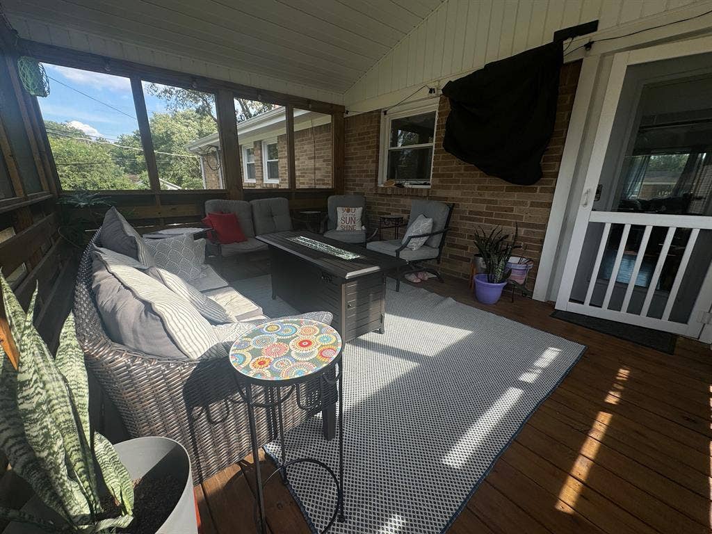 Fully furnished private entrance