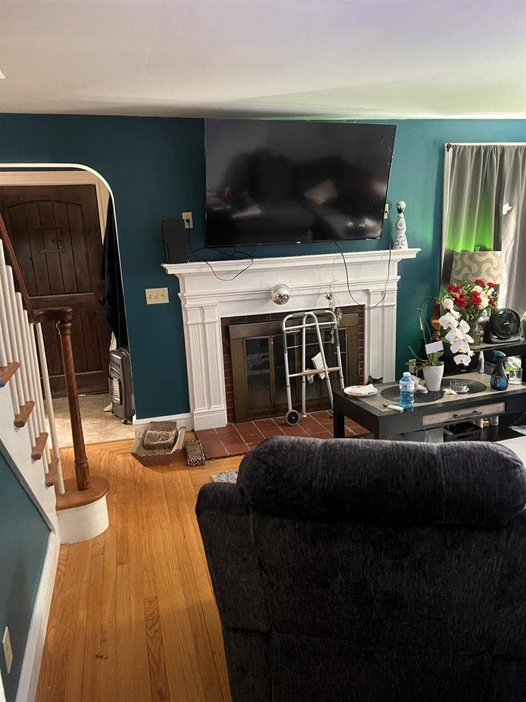 Looking for roommate