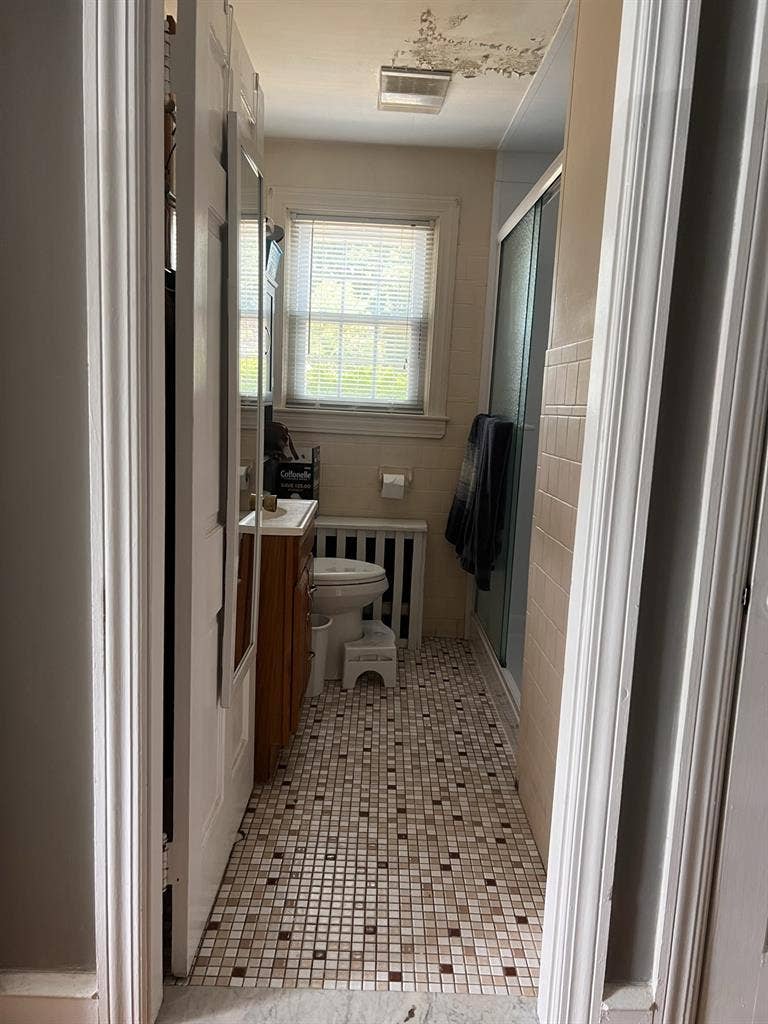 Looking for roommate