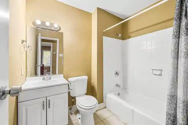6 BR in Riverdale