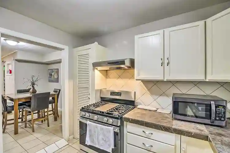 6 BR in Houston