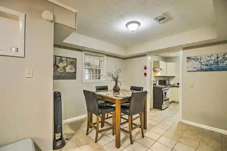 6 BR in Houston