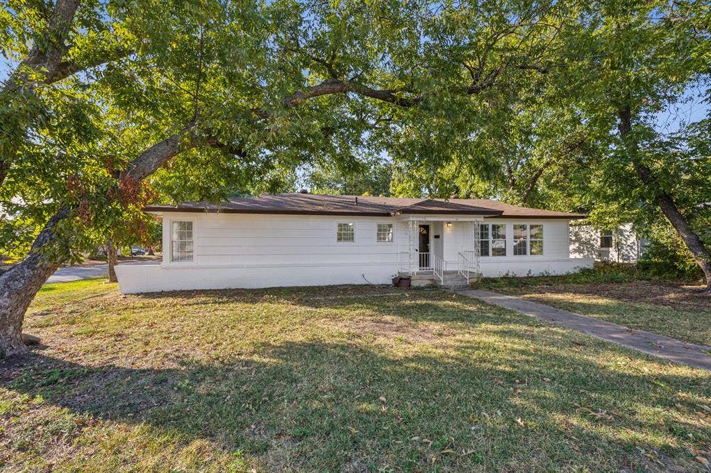 9 BR in Haltom City