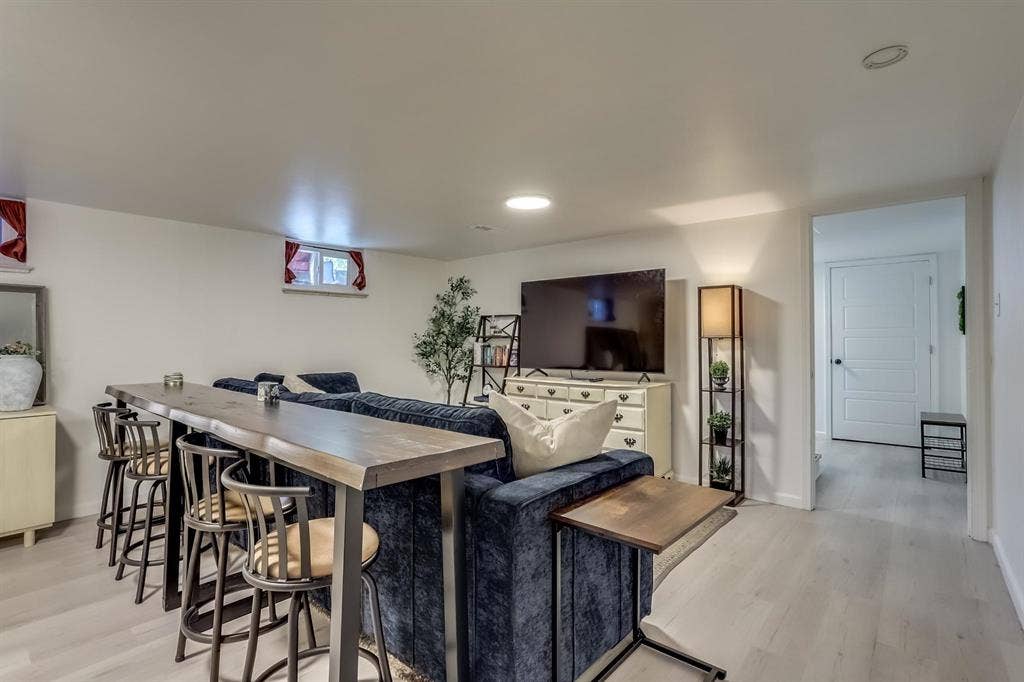 6 BR in Denver