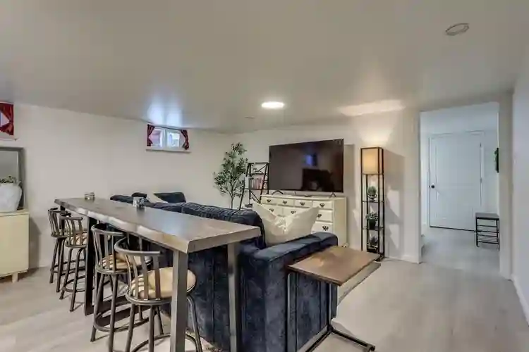 6 BR in Denver
