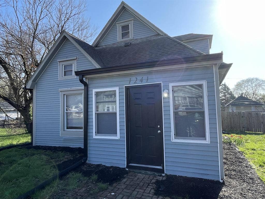 6 BR in Indianapolis