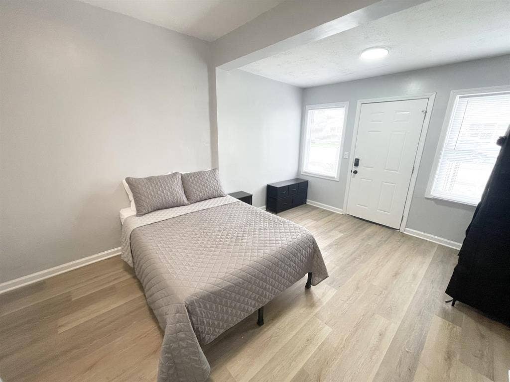 6 BR in Indianapolis