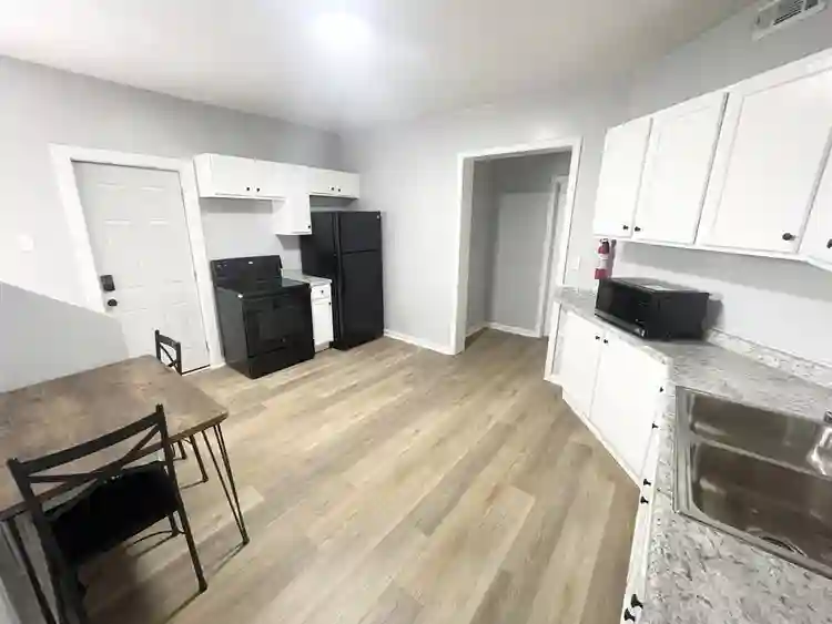 6 BR in Indianapolis