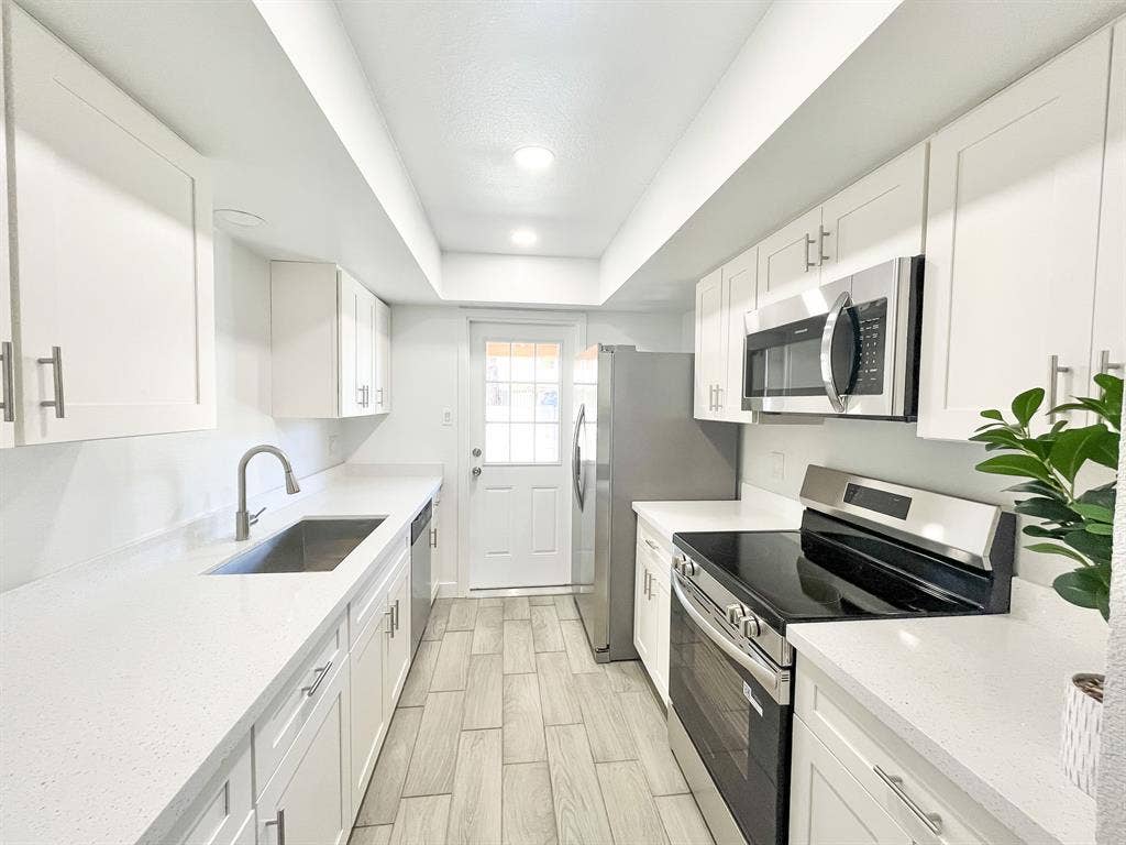 11 BR in Glendale