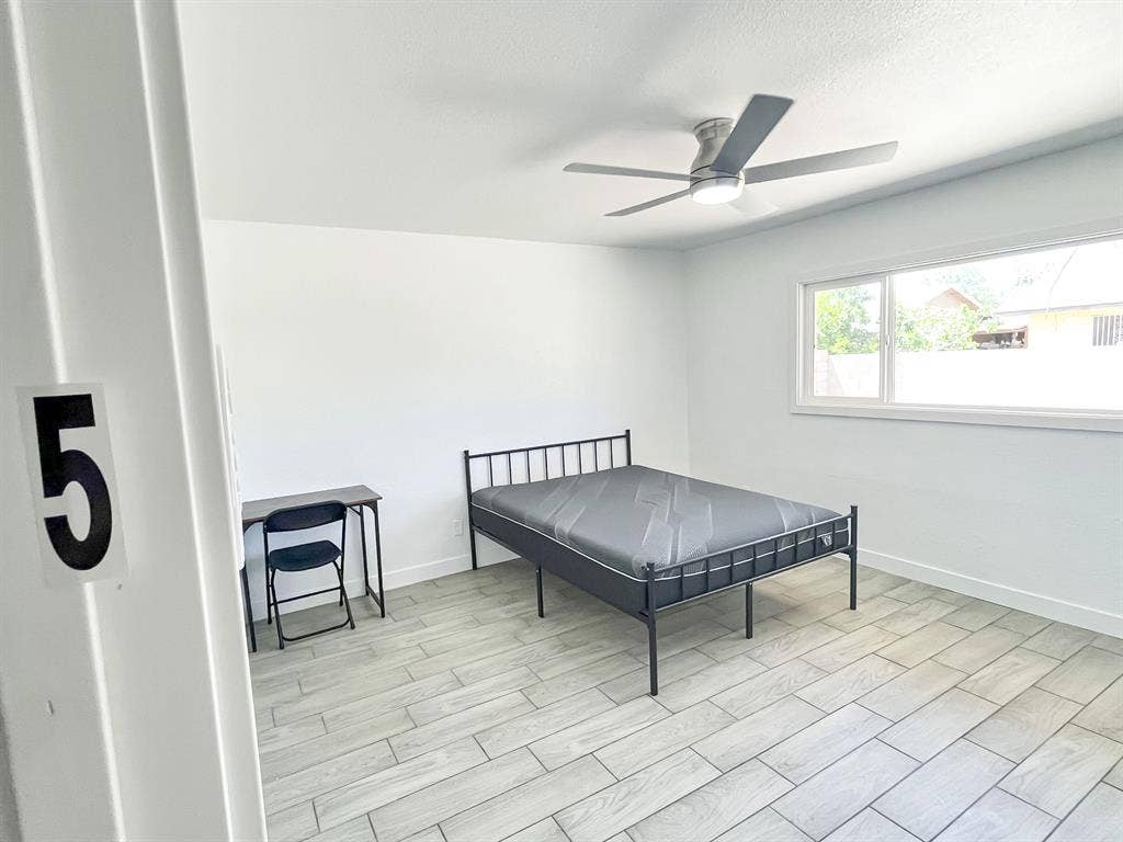 11 BR in Glendale
