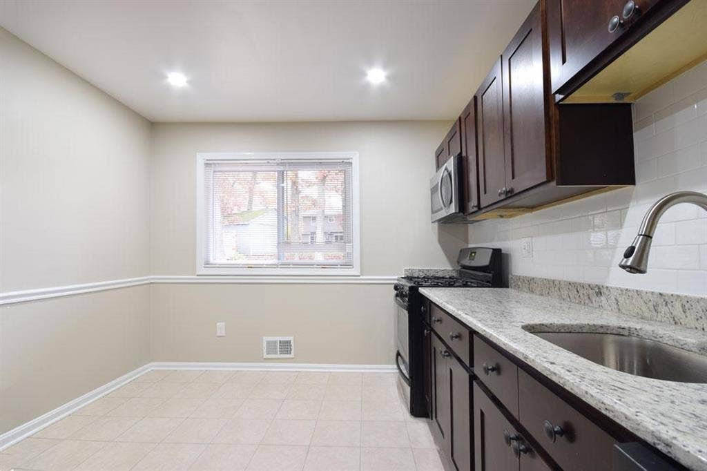 6 BR in Greenbelt