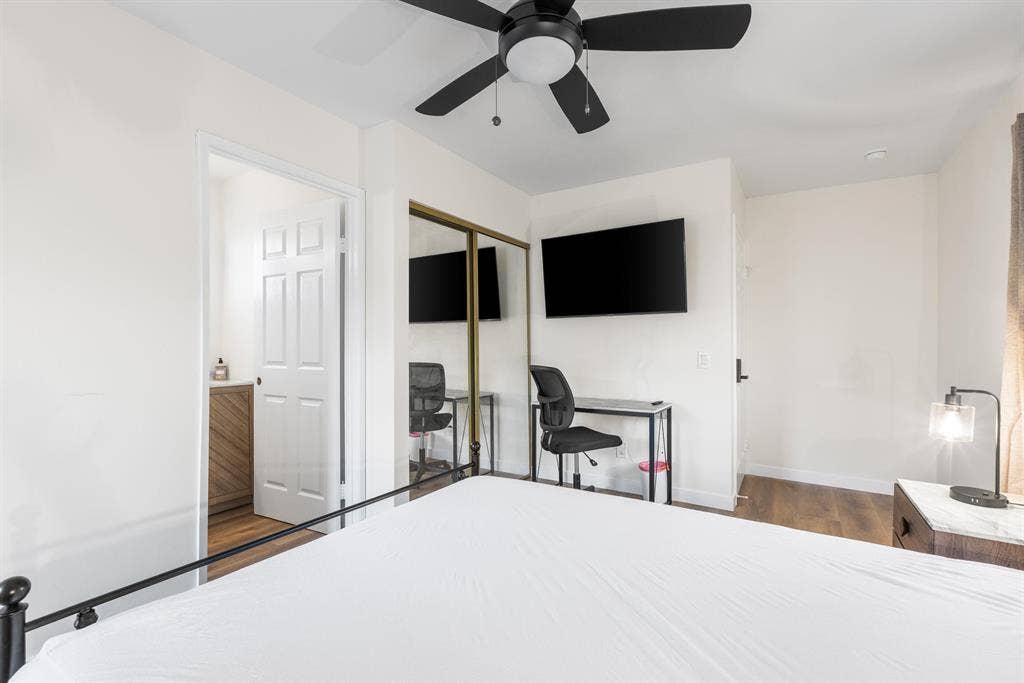 6 BR in Los Angeles