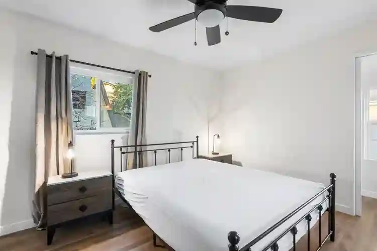 6 BR in Los Angeles