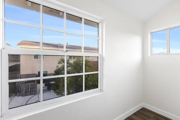 6 BR in Los Angeles