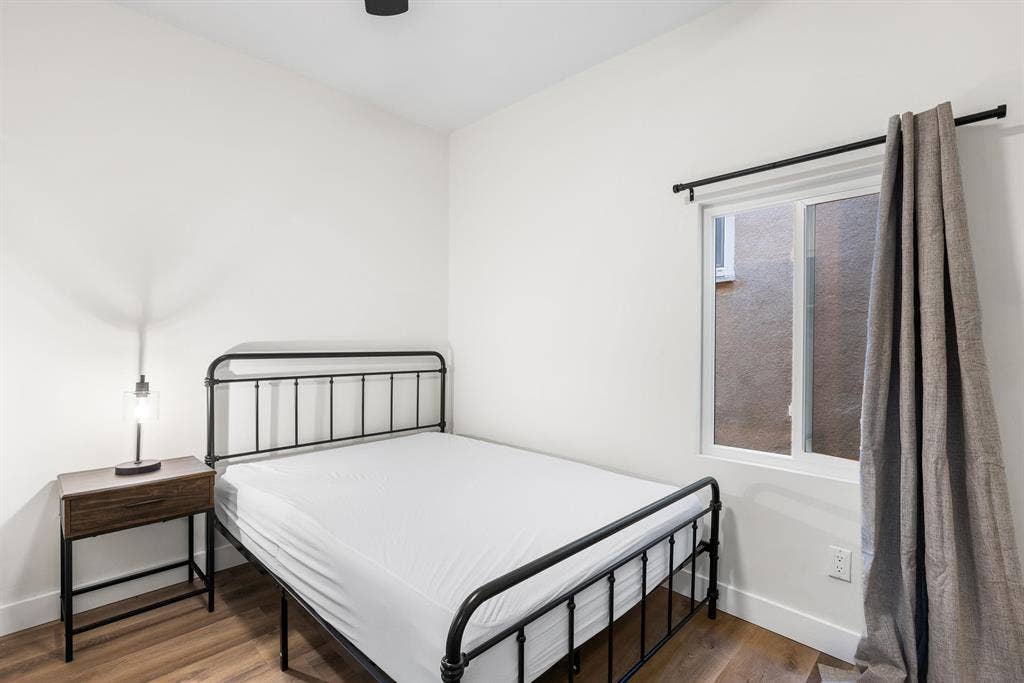 6 BR in Los Angeles