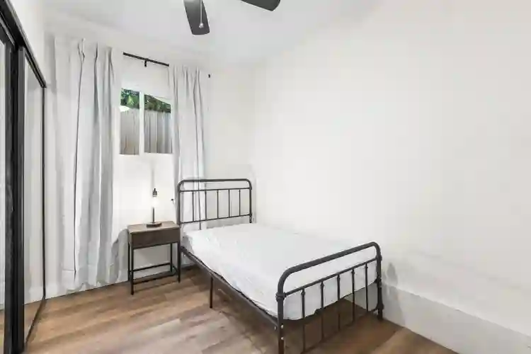 6 BR in Los Angeles