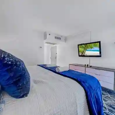 Ocean Front Room! Bills included