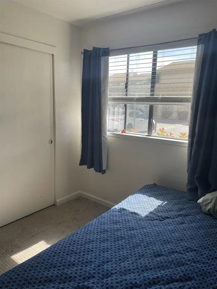 Looking for roommate