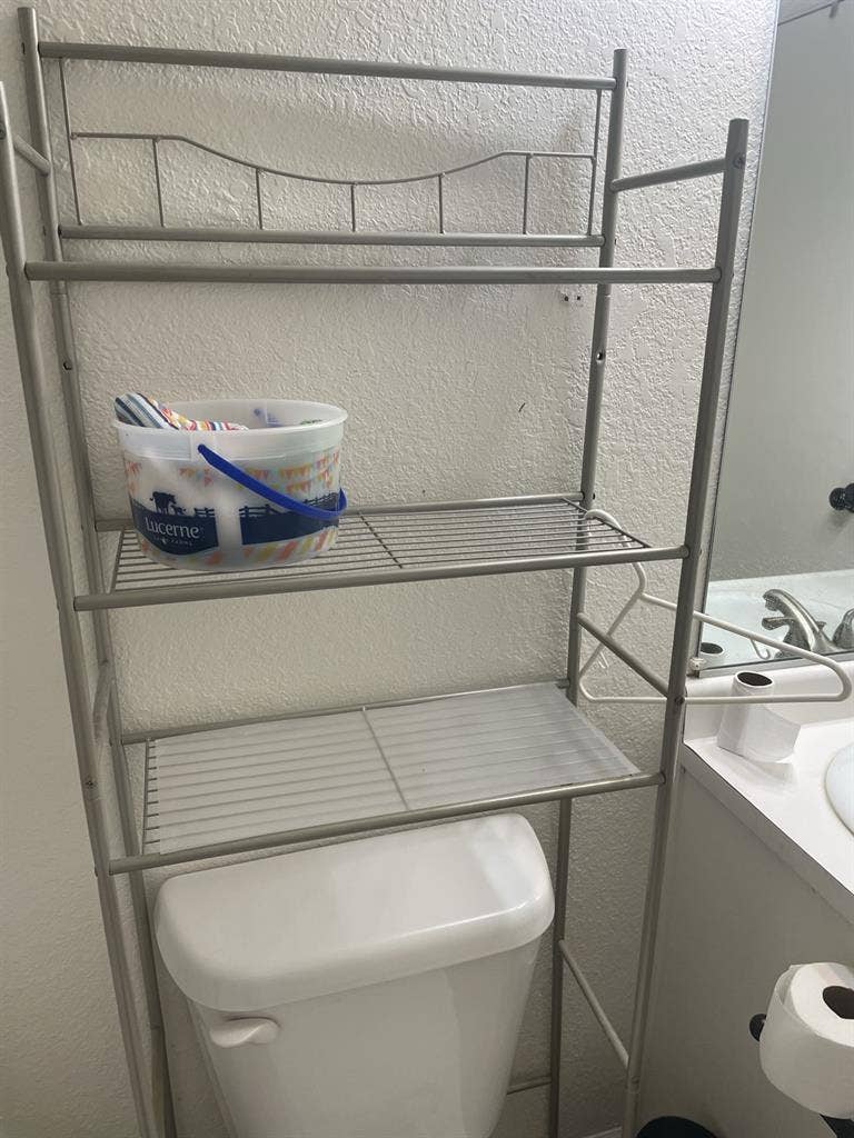 Looking for roommate