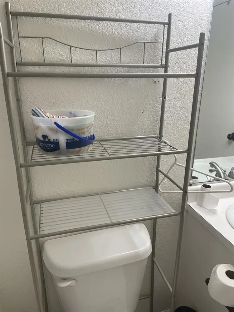 Looking for roommate