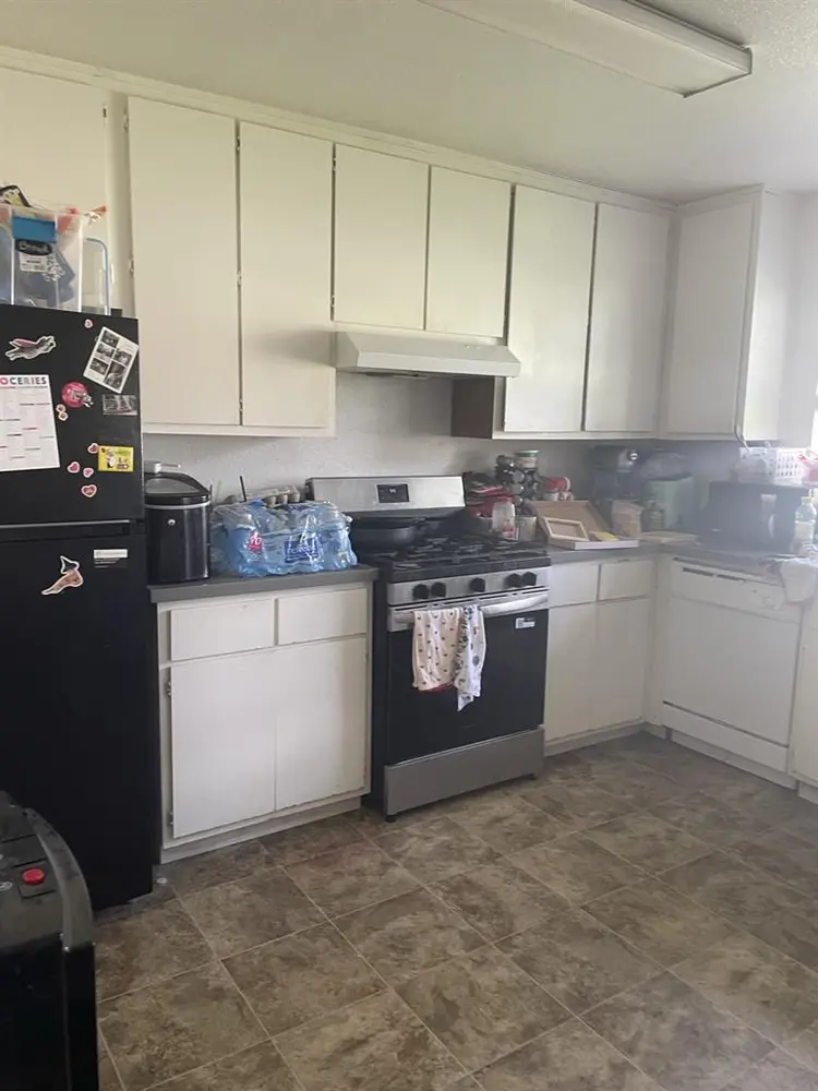 Looking for roommate