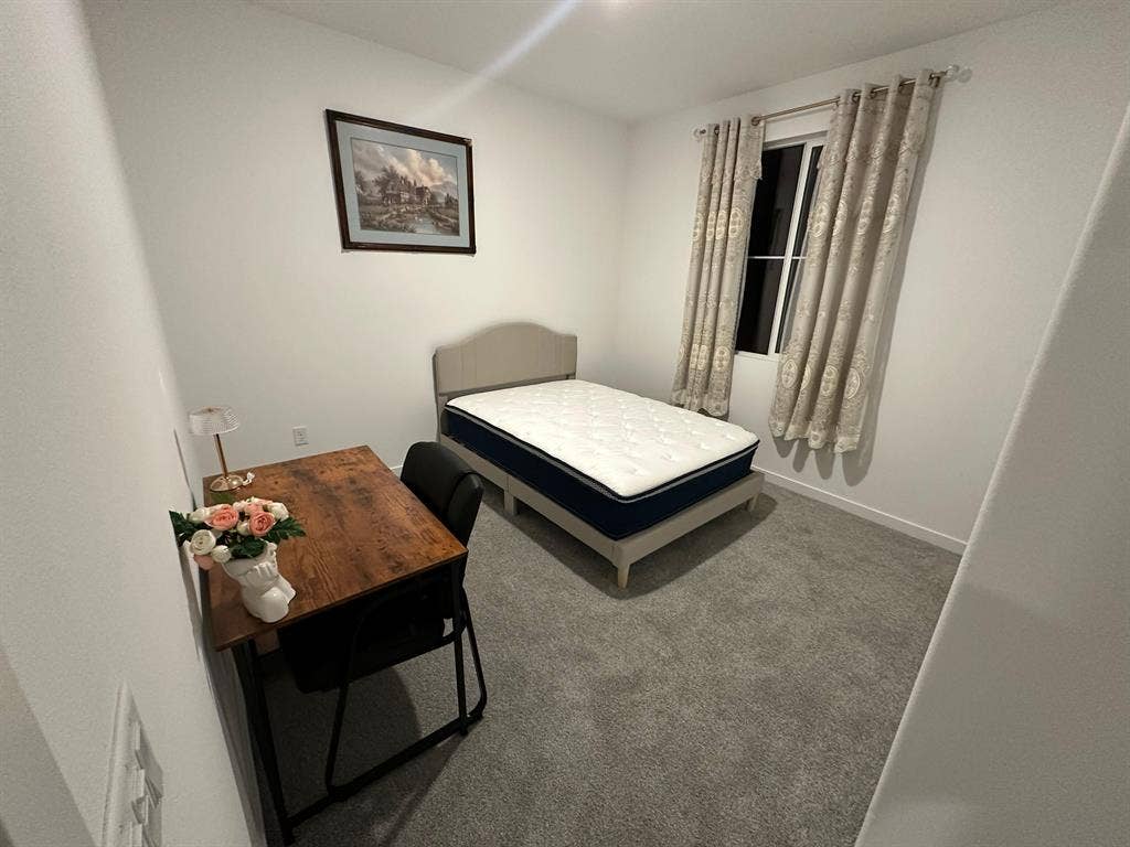 A furnished room in a New house