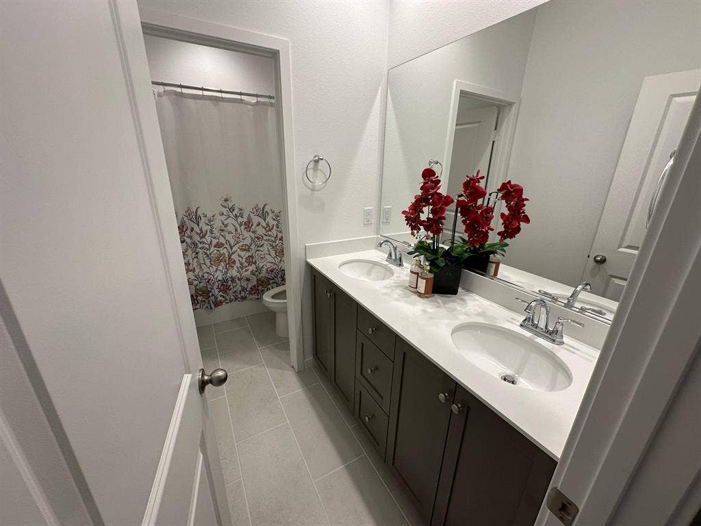 A furnished room in a New house