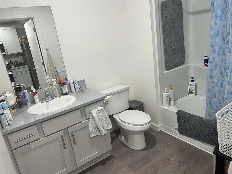 Lease Take over! Furnished and new