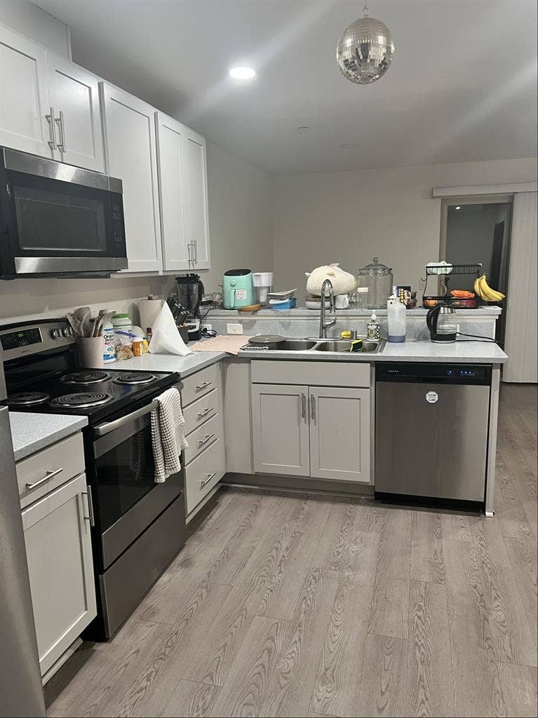 Lease Take over! Furnished and new