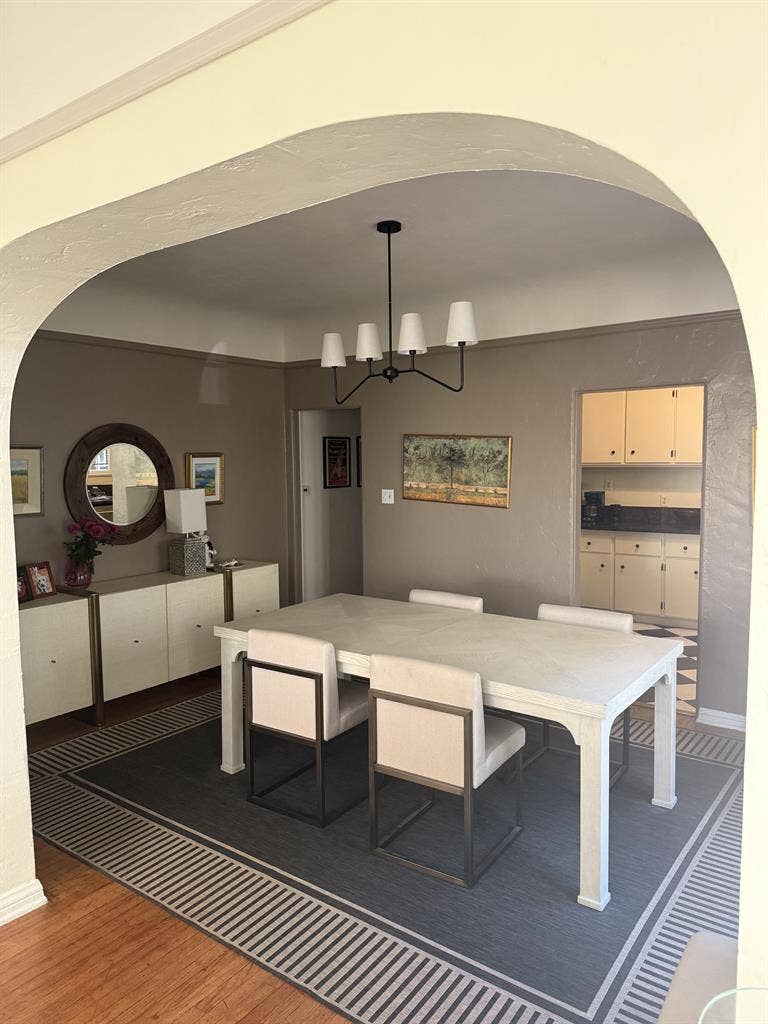 Huge 2 BR Apartment Near The Grove