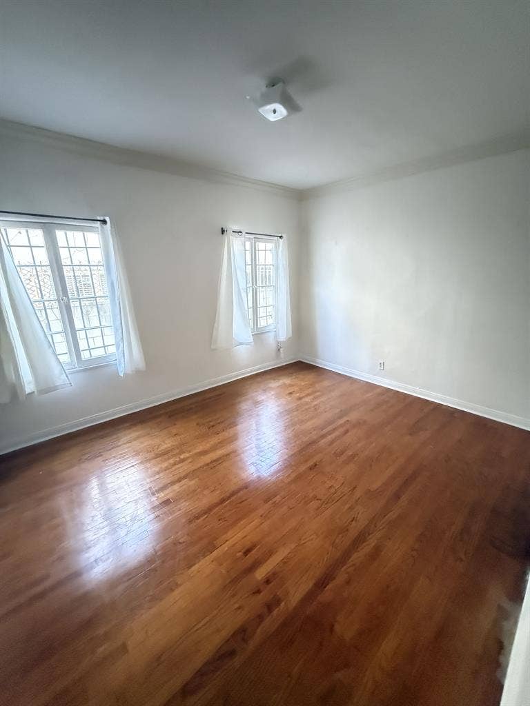 Huge 2 BR Apartment Near The Grove