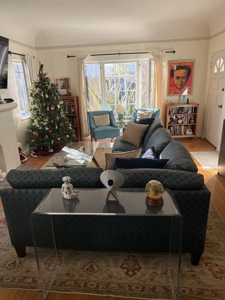 Huge 2 BR Apartment Near The Grove