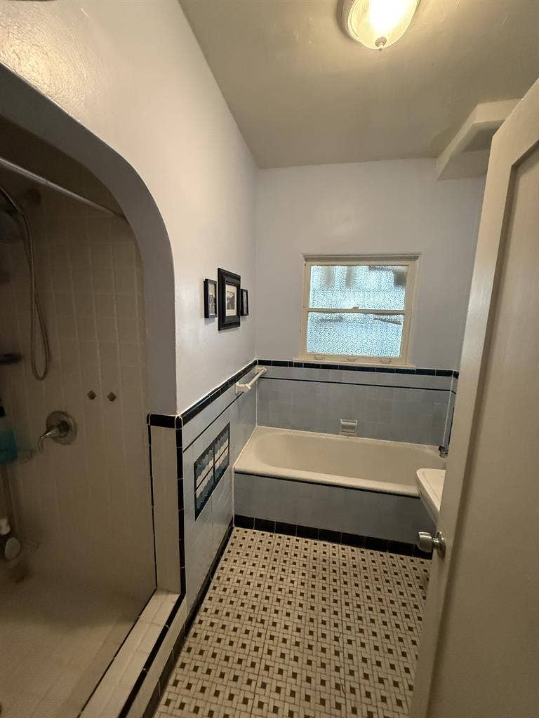 Huge 2 BR Apartment Near The Grove