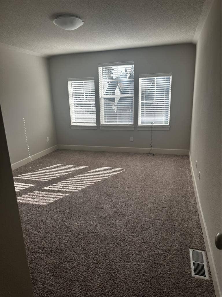 Private room and bathroomm