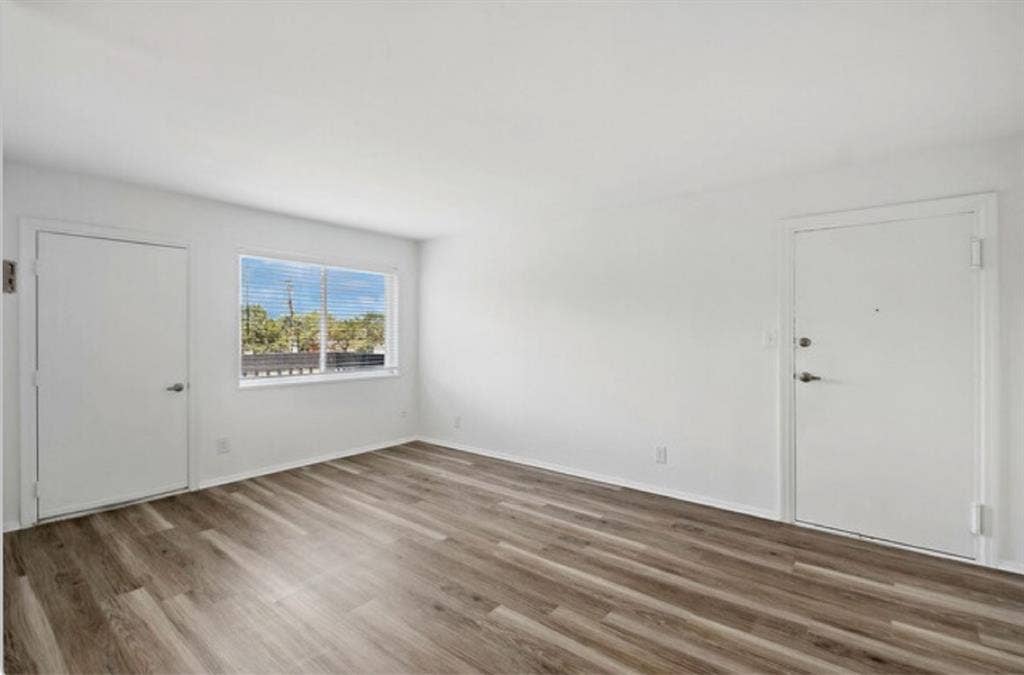 bath sublease - entire unit