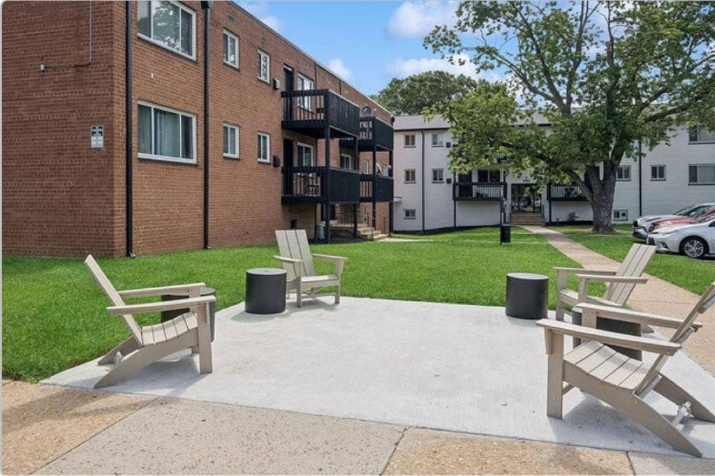 bath sublease - entire unit