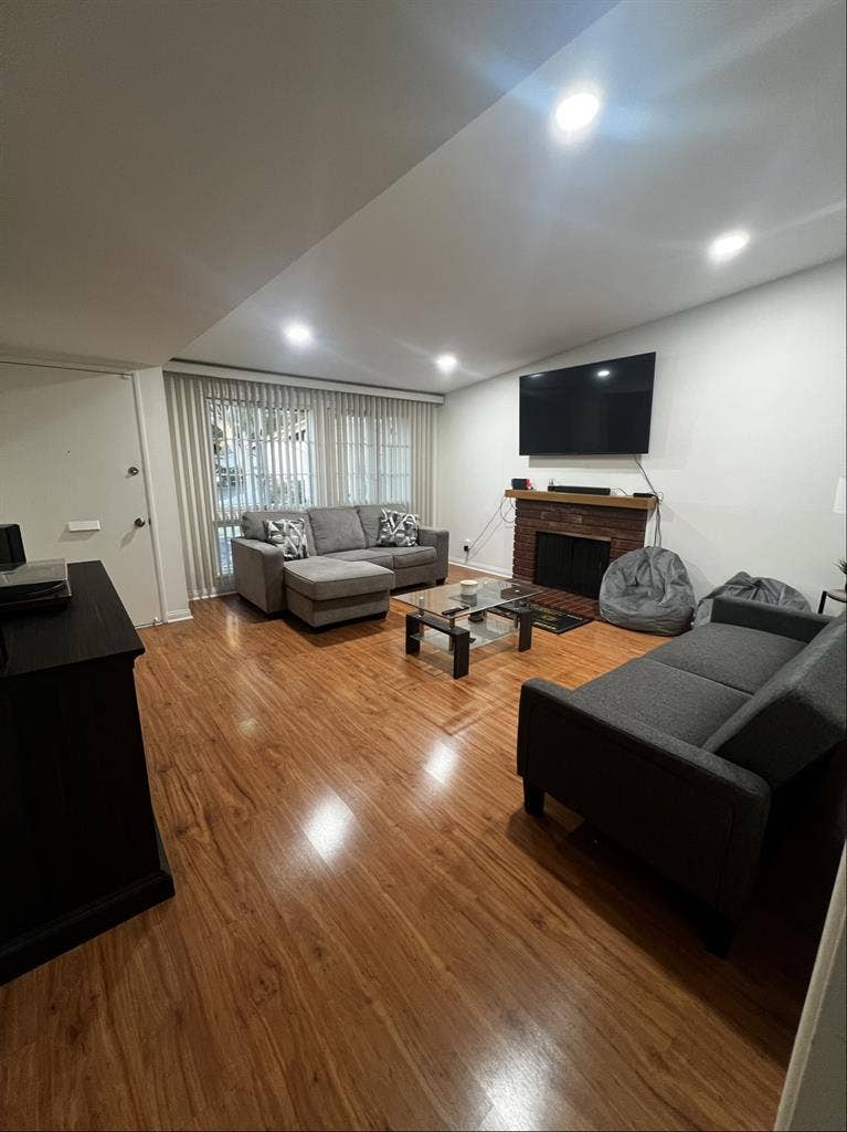 Roommate in Gardena, PVT Garage