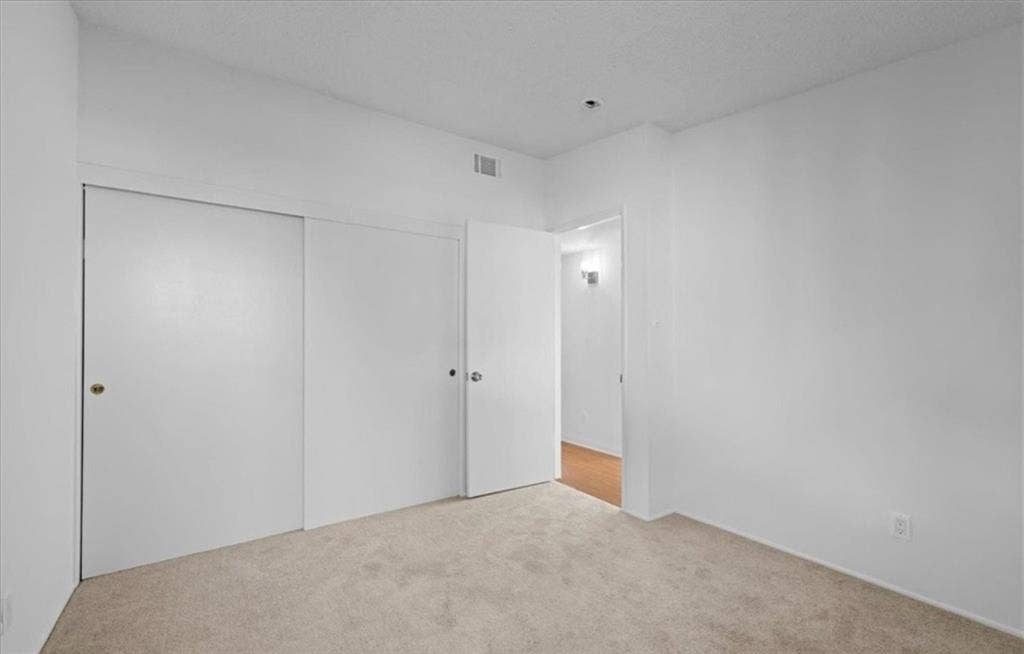 Roommate in Gardena, PVT Garage