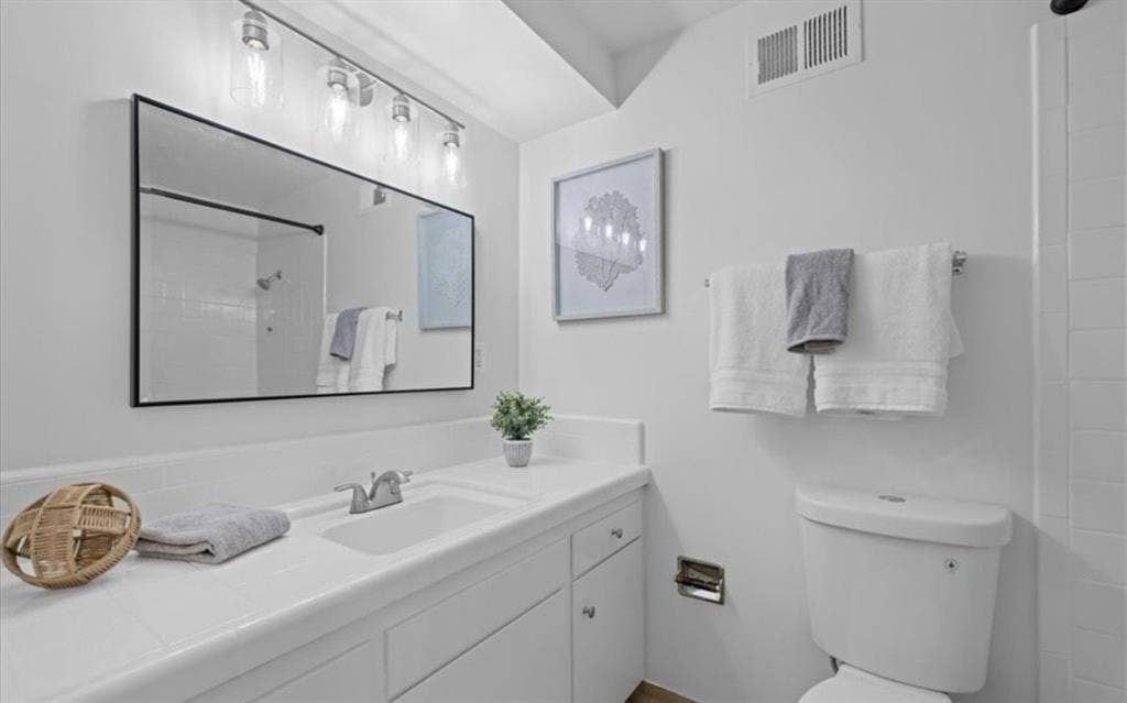 Roommate in Gardena, PVT Garage