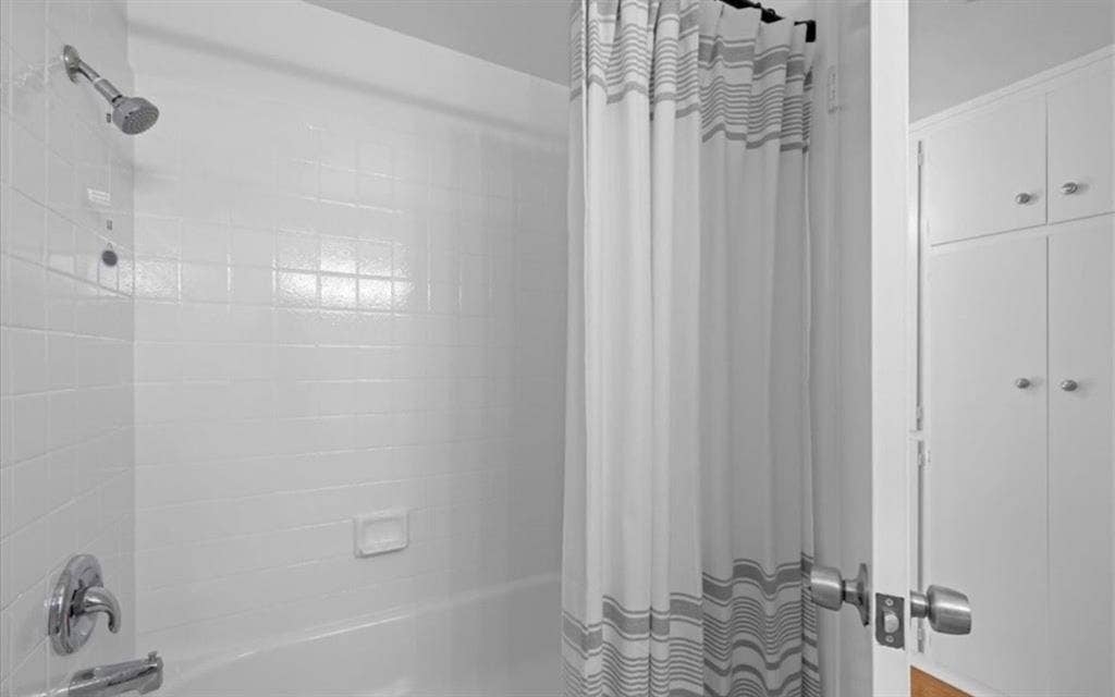 Roommate in Gardena, PVT Garage