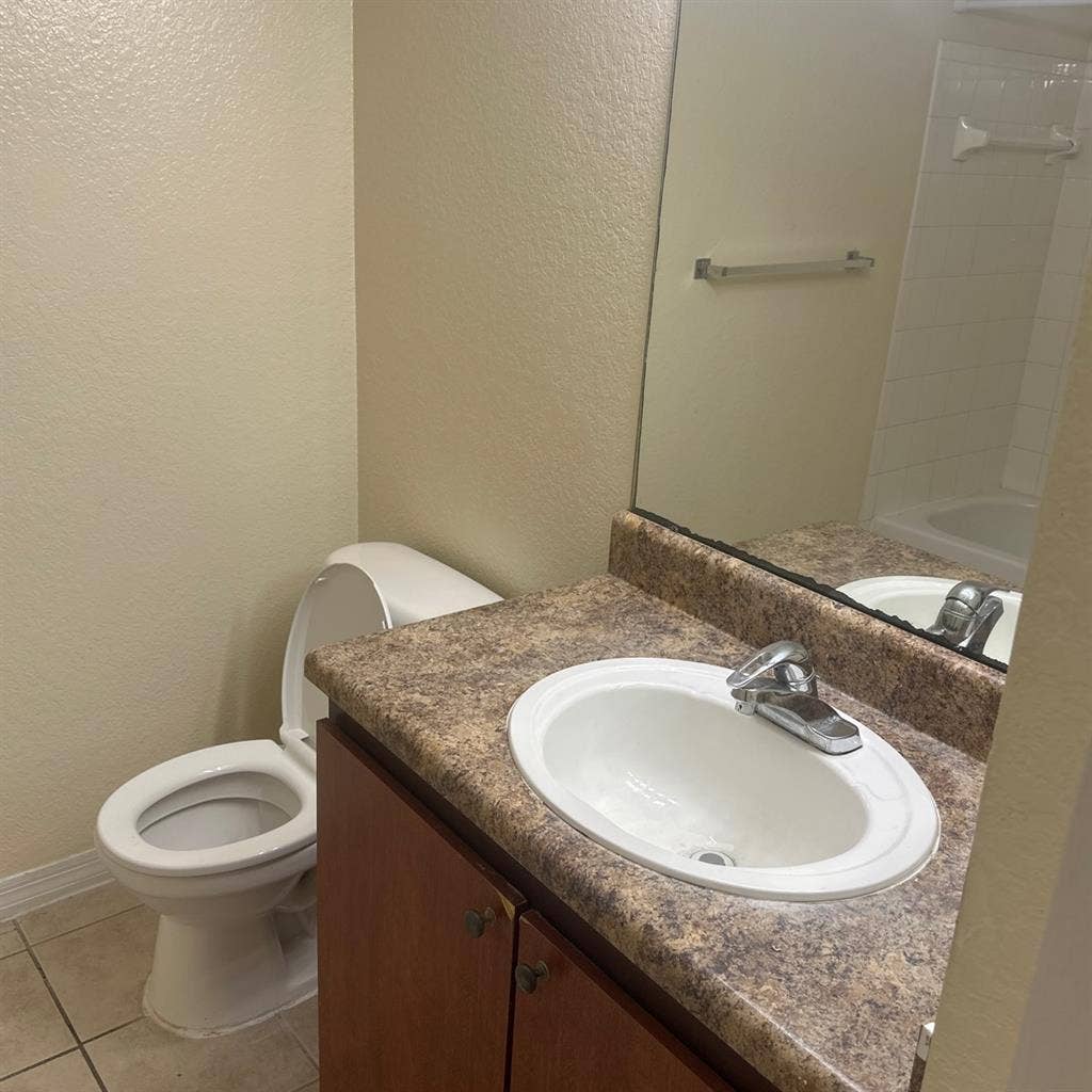 Looking for Roomate to move in