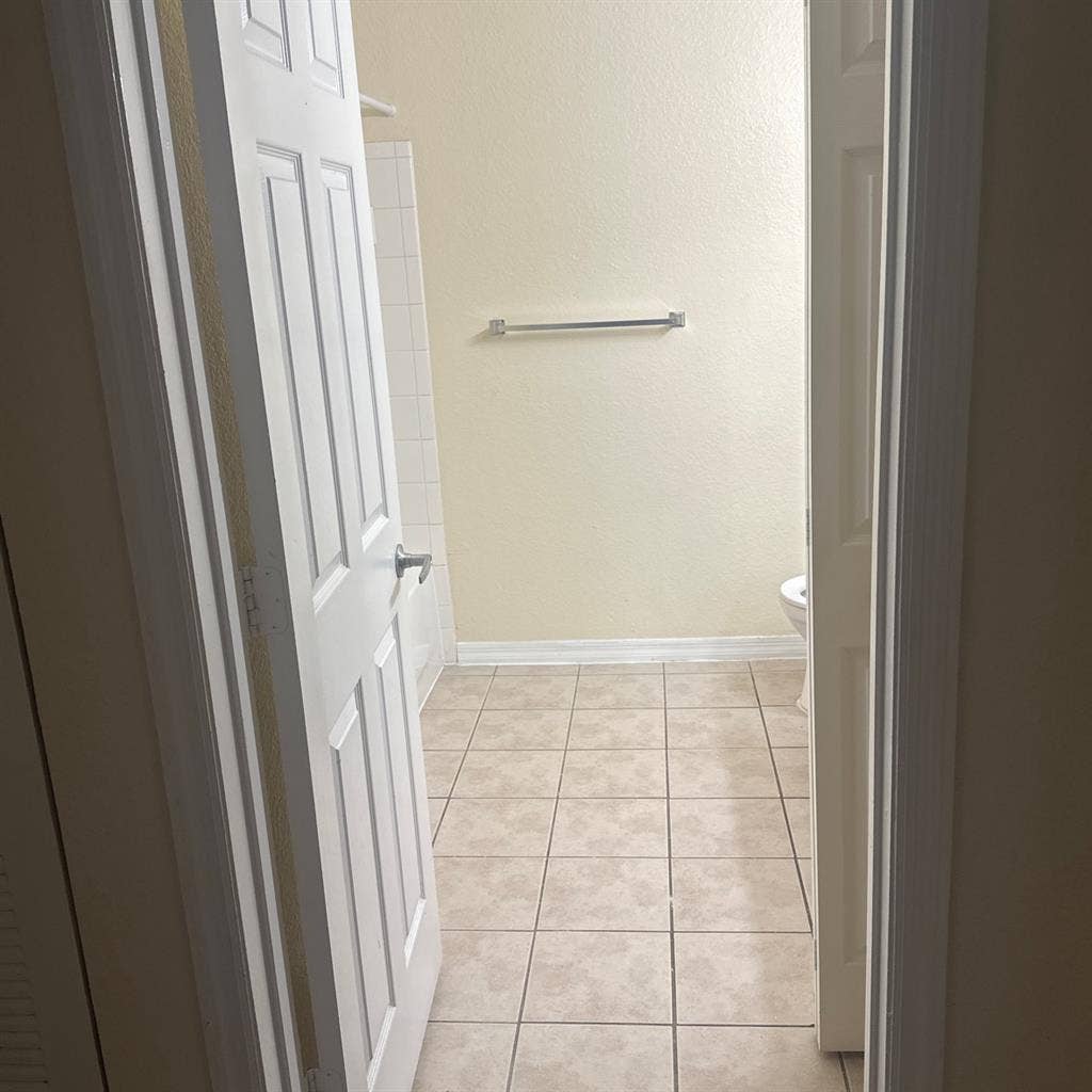 Looking for Roomate to move in