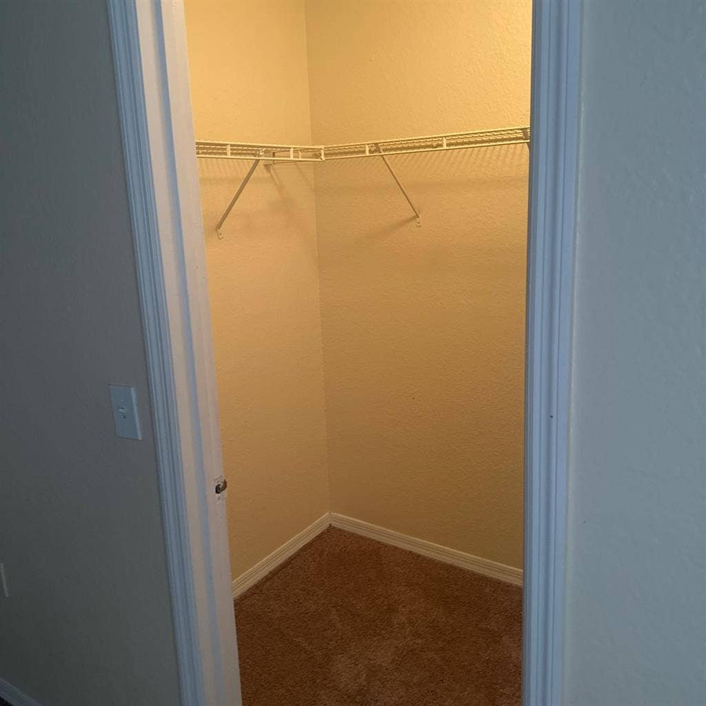 Looking for Roomate to move in