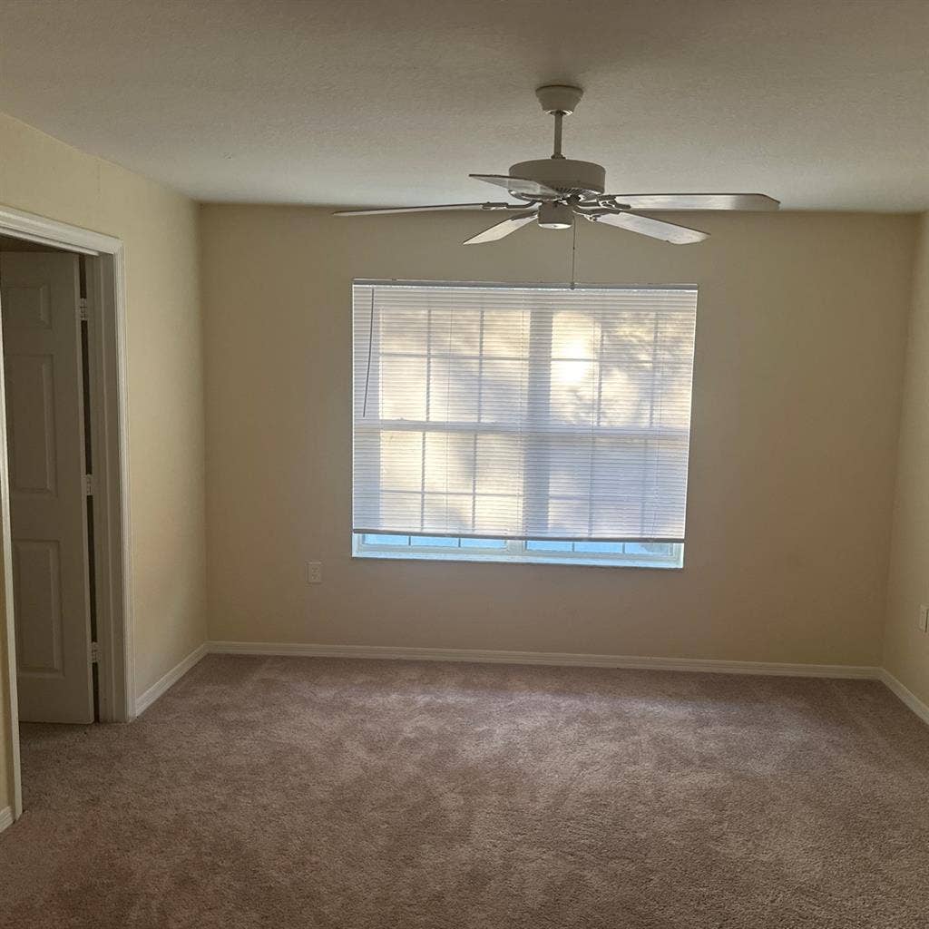 Looking for Roomate to move in