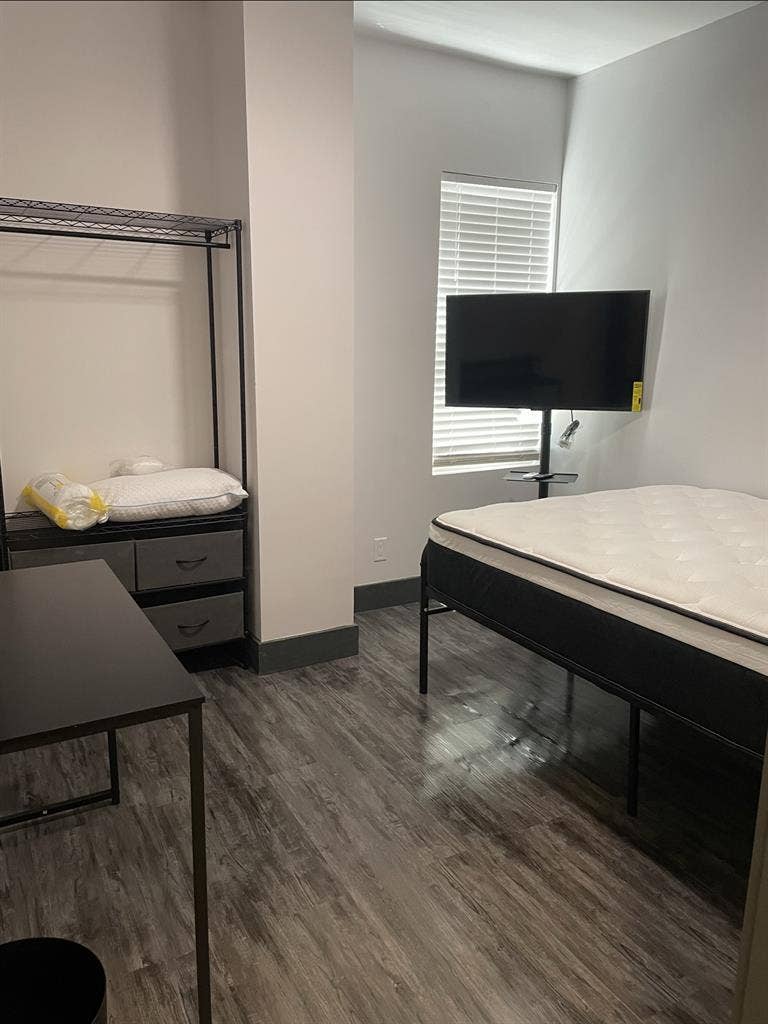 7mins away from Downtown