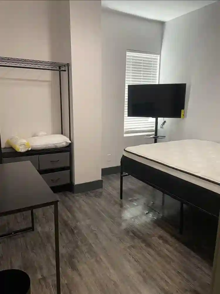 7mins away from Downtown