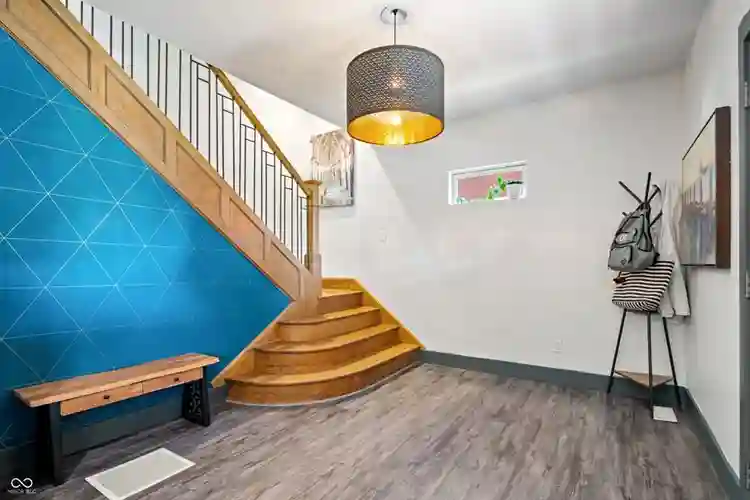 7mins away from Downtown