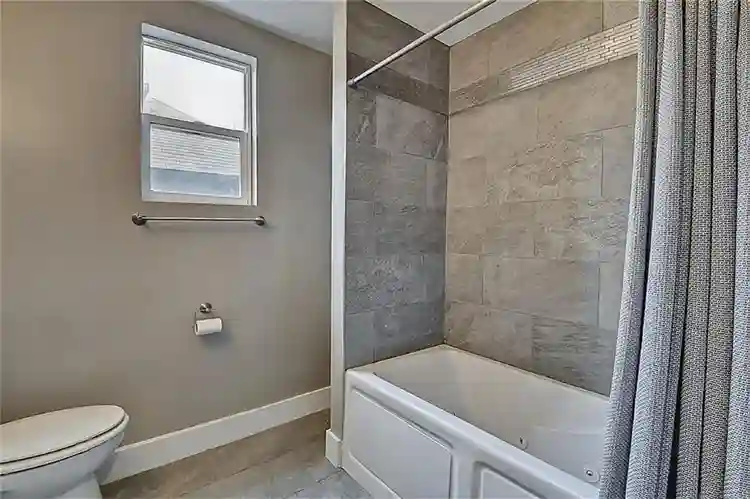 7mins away from Downtown